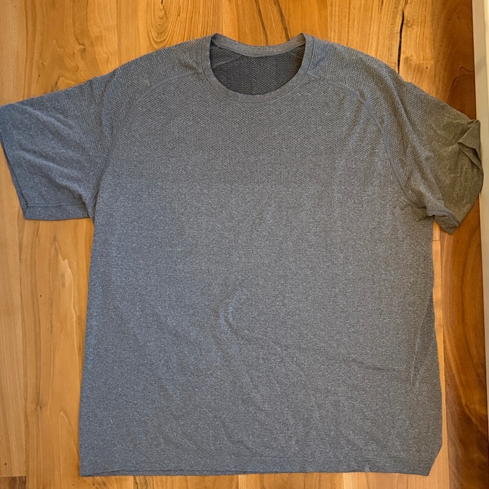 lululemon athletica Men's Heathered Gray Tee